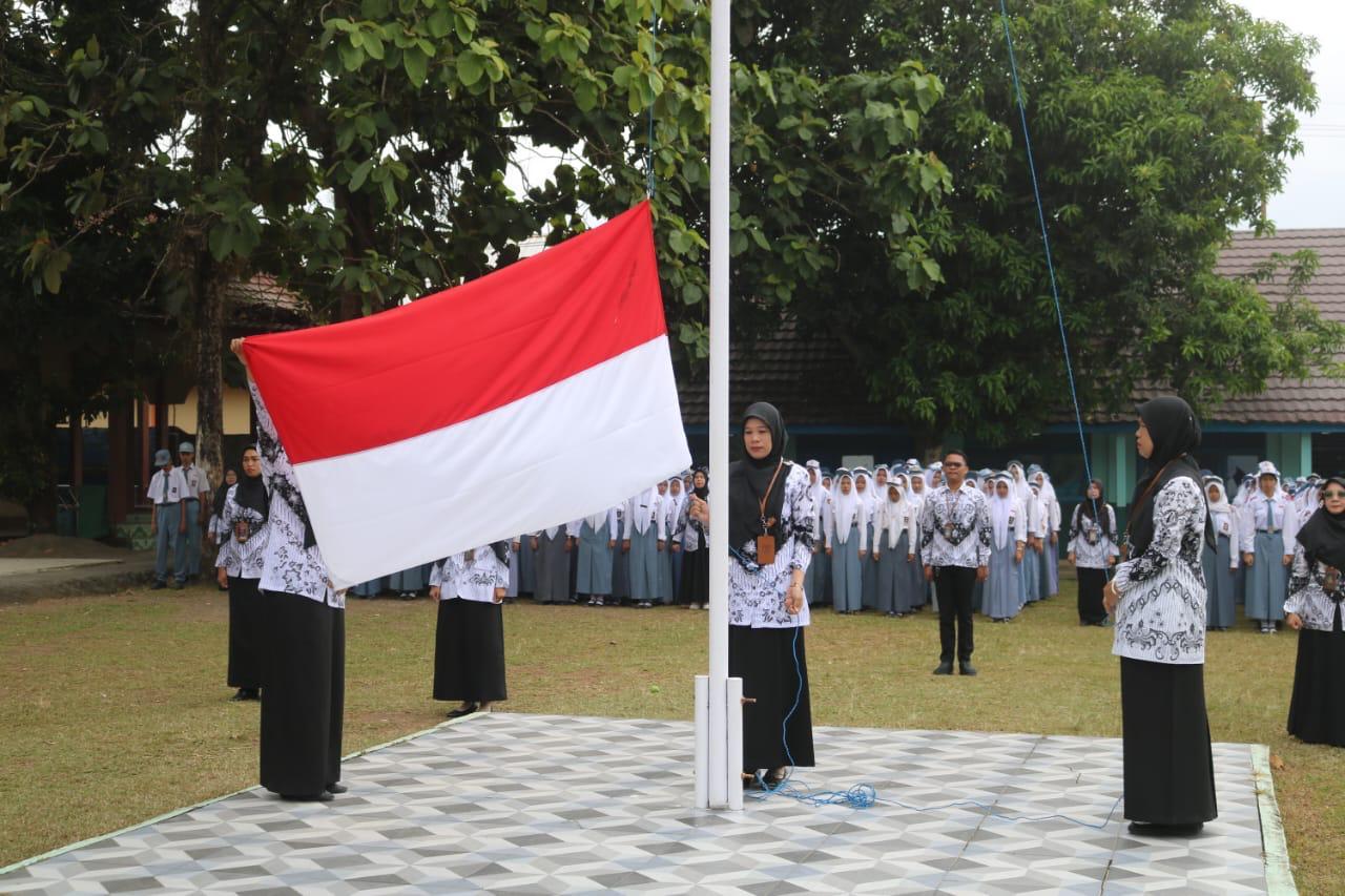 Gambar 2 - Upacara Resmi Hari Guru Nasional Hut PGRI Ke 80 Tahun 2025