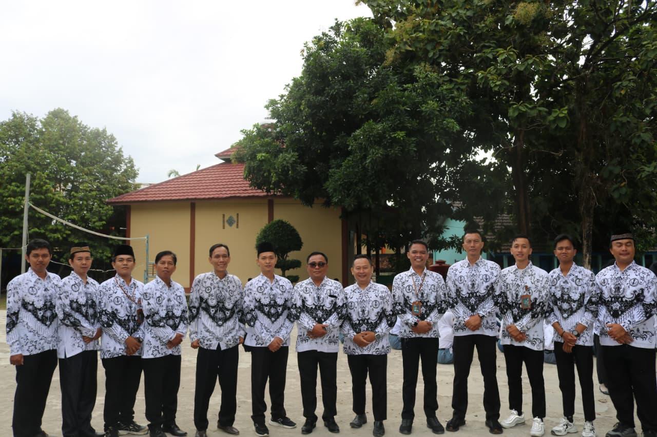 Gambar 4 - Upacara Resmi Hari Guru Nasional Hut PGRI Ke 80 Tahun 2025