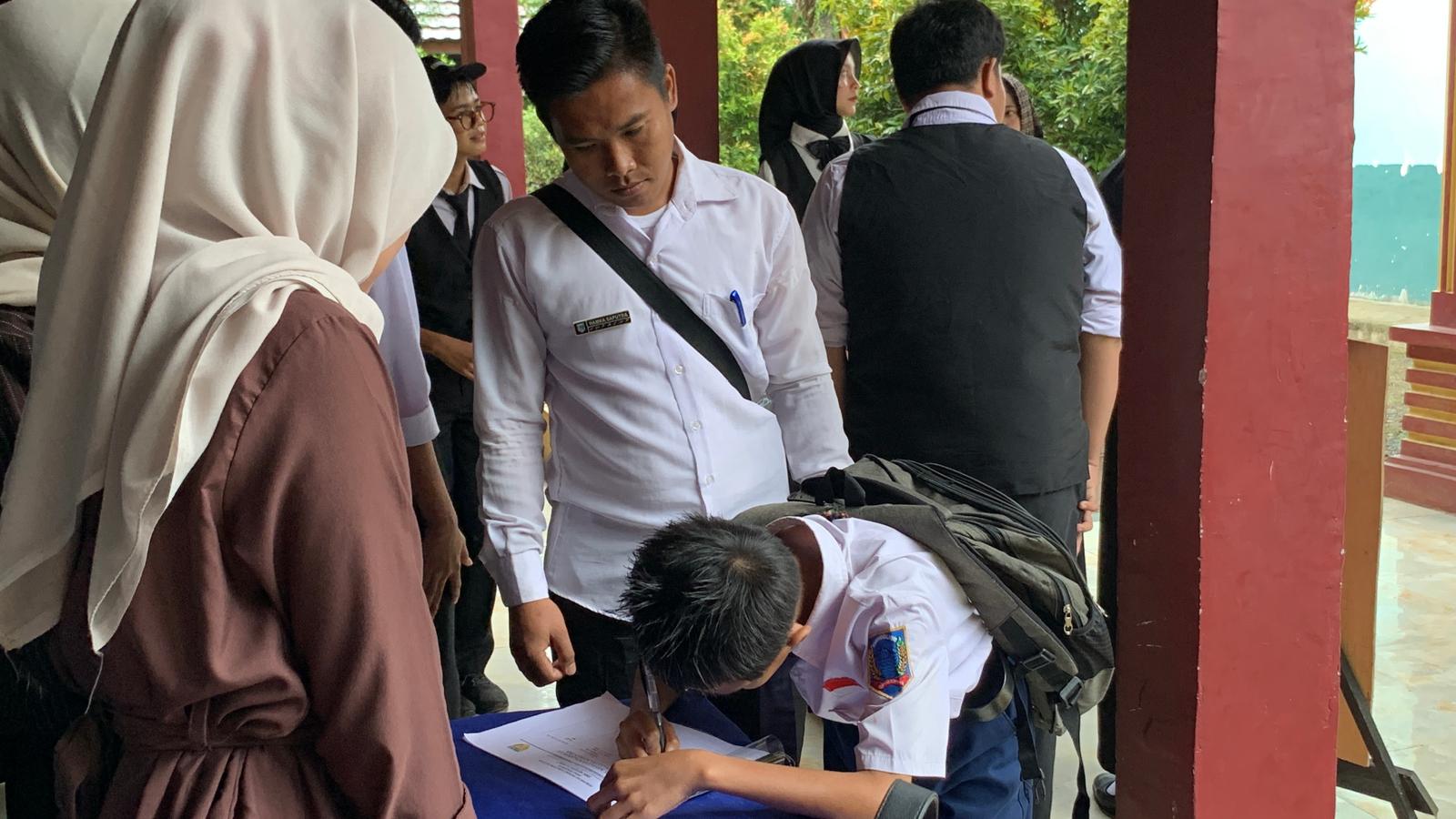 Gambar 4 - Selamat Datang Siswa Dan Siswi SMP SE-Kabupaten Lahat Di Side Doors Cafe Kuliner SMK Negeri 2 Lahat 😃😍