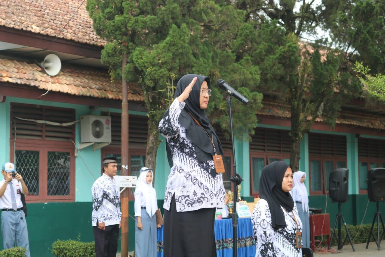 Upacara Resmi Hari Guru Nasional Hut PGRI Ke 80 Tahun 2025