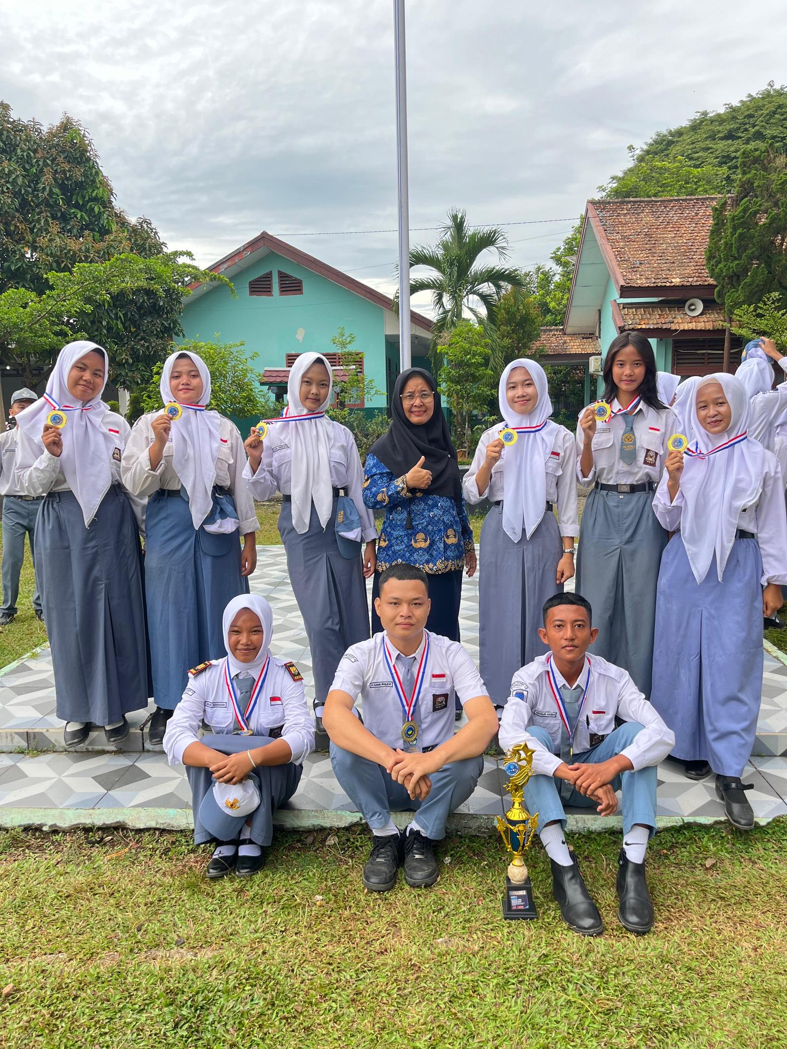 Juara 1 umum Festival Seni Pencak Silat Dewan Kesenian Lahat ke 1 tahun 2025 antar kabupaten Lahat, Muara Enim, Empat Lawang, Pagar Alam.